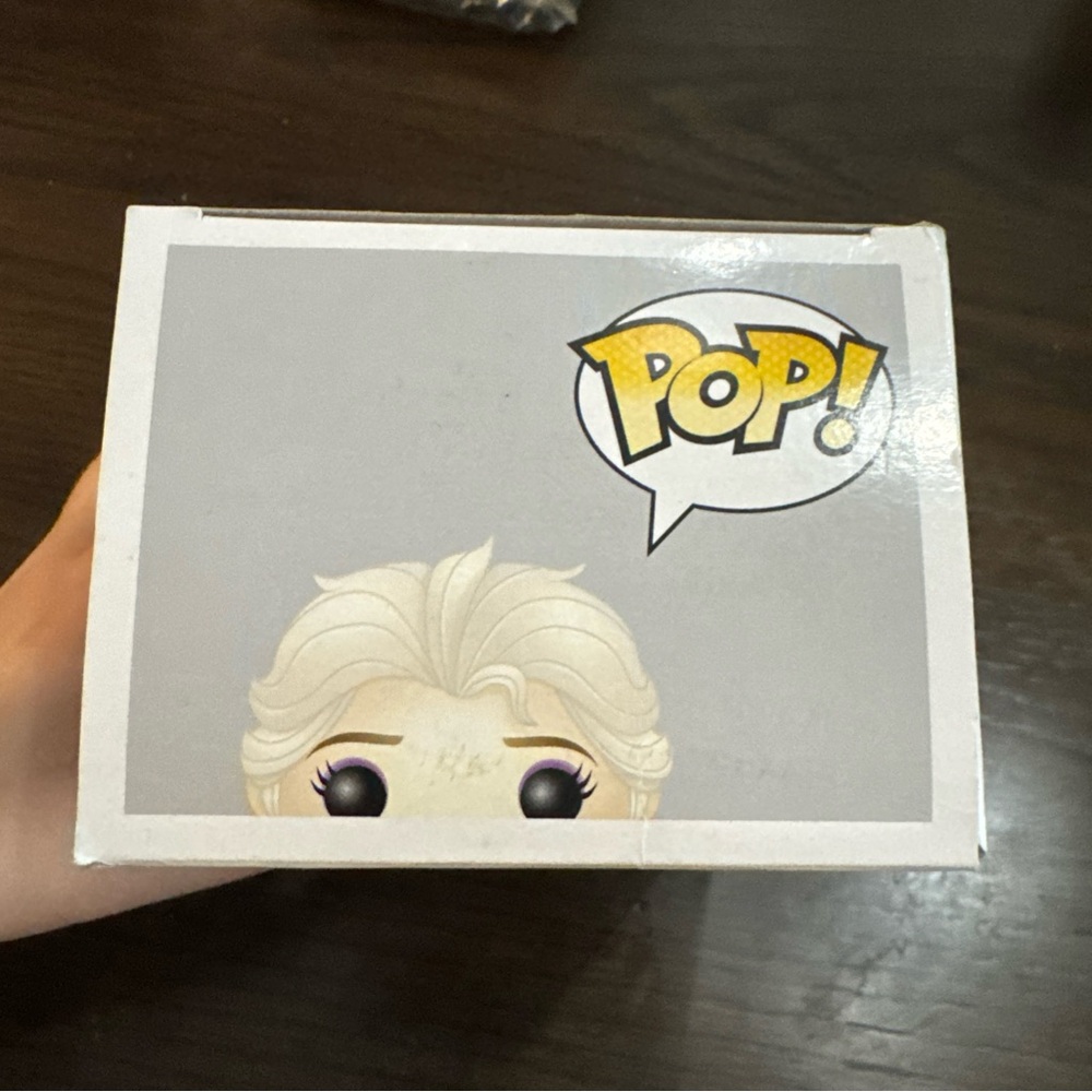 Funko POP! #82 Elsa with Snowflake from Frozen Vinyl Figure - New in Box - Picture 6 of 6